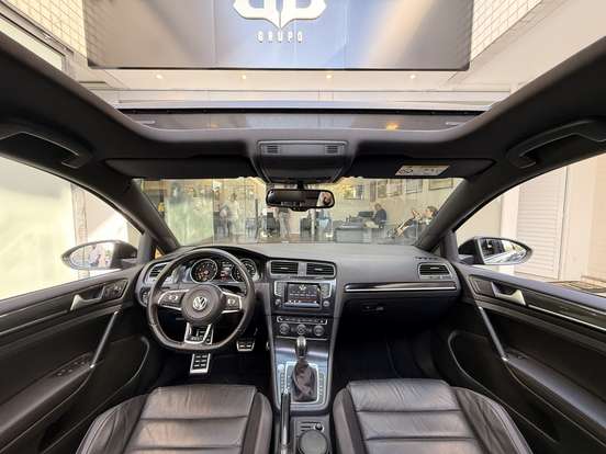 VOLKSWAGEN-GOLF-2015