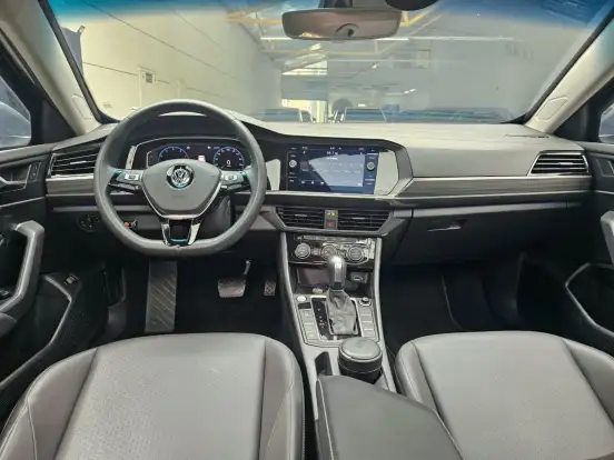 VOLKSWAGEN-JETTA-2020