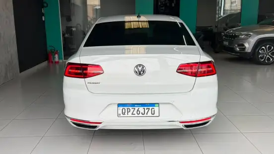 VOLKSWAGEN-PASSAT-2017