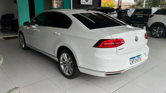 VOLKSWAGEN-PASSAT-2017