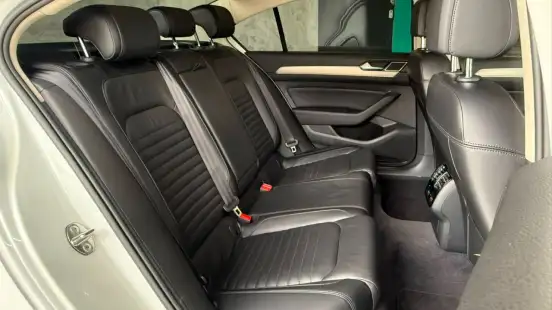 VOLKSWAGEN-PASSAT-2017