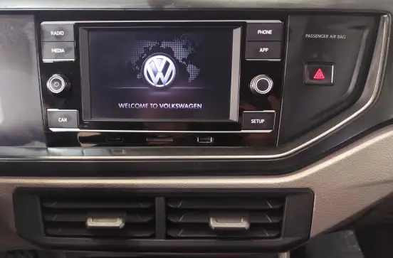 VOLKSWAGEN-POLO-2018