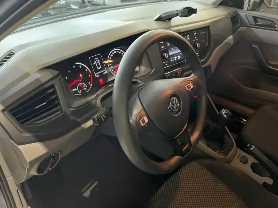 VOLKSWAGEN-POLO-2017