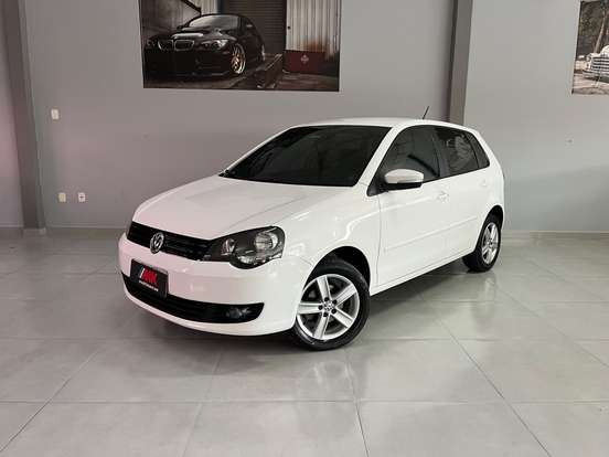 VOLKSWAGEN-POLO-2014