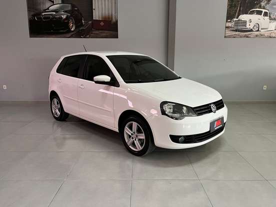 VOLKSWAGEN-POLO-2014