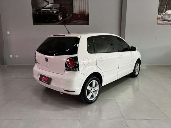 VOLKSWAGEN-POLO-2014
