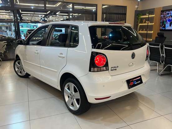 VOLKSWAGEN-POLO-2013