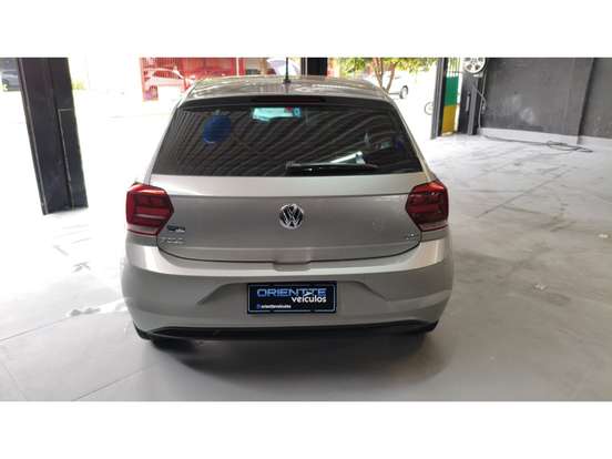 VOLKSWAGEN-POLO-2021