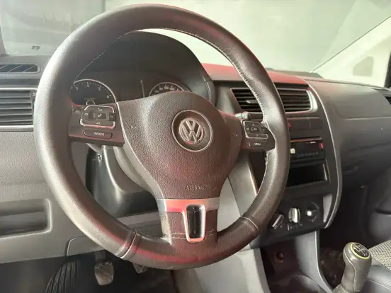 VOLKSWAGEN-SPACEFOX-2010