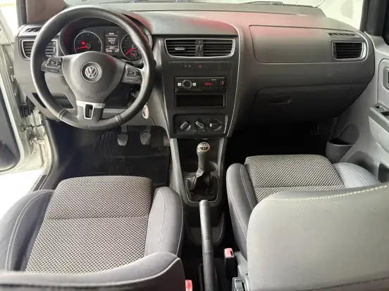 VOLKSWAGEN-SPACEFOX-2010