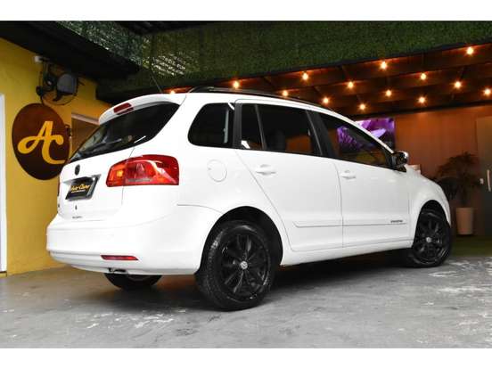VOLKSWAGEN-SPACEFOX-2013