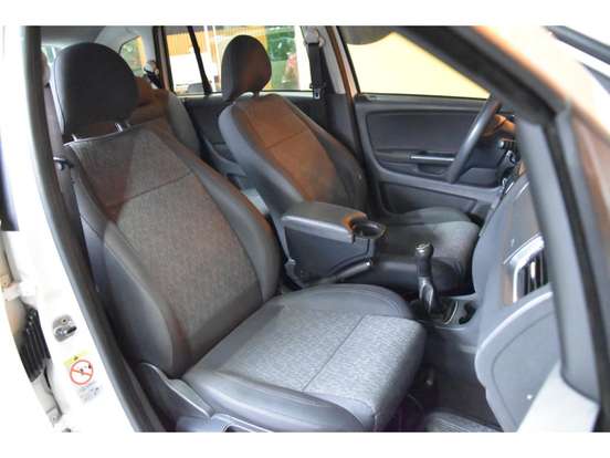 VOLKSWAGEN-SPACEFOX-2013