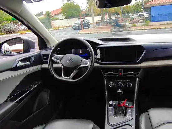 VOLKSWAGEN-TAOS-2021