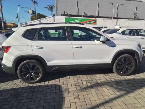 VOLKSWAGEN-TAOS-2024