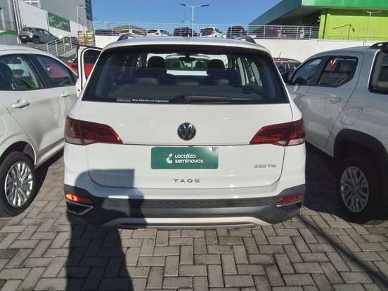 VOLKSWAGEN-TAOS-2024