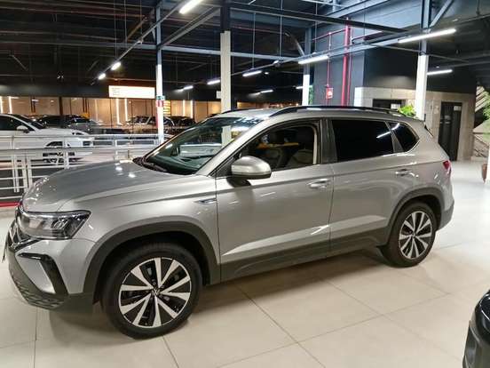 VOLKSWAGEN-TAOS-2025