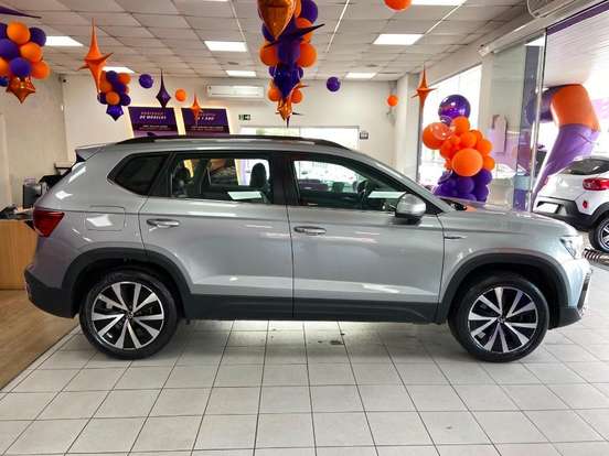 VOLKSWAGEN-TAOS-2025