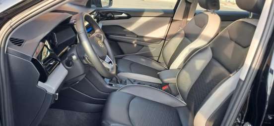 VOLKSWAGEN-TAOS-2025