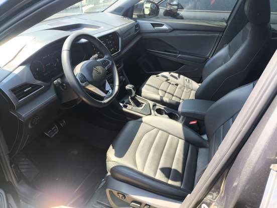 VOLKSWAGEN-TAOS-2022