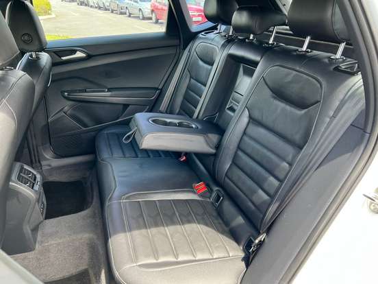 VOLKSWAGEN-TAOS-2024