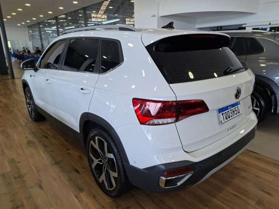 VOLKSWAGEN-TAOS-2025