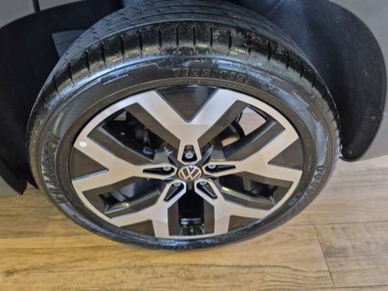VOLKSWAGEN-TAOS-2024