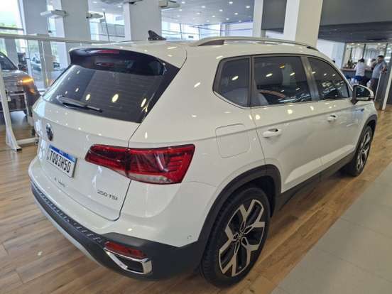 VOLKSWAGEN-TAOS-2025