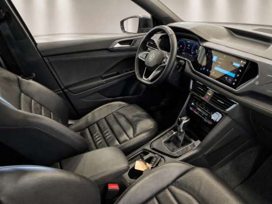 VOLKSWAGEN-TAOS-2024