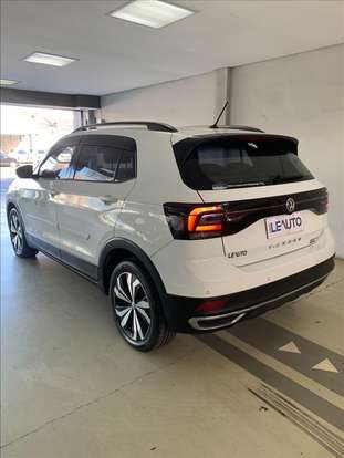 VOLKSWAGEN-T-CROSS-2019