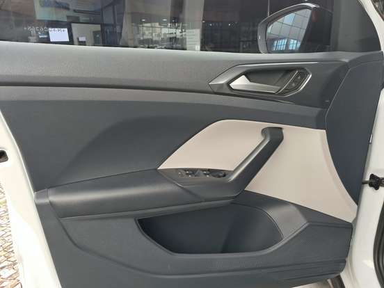 VOLKSWAGEN-T-CROSS-2021