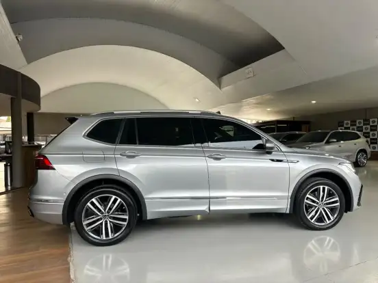 VOLKSWAGEN-TIGUAN-2.0 300 TSI GASOLINA ALLSPACE R-LINE AUTOMÁTICO VOLKSWAGEN-TIGUAN-2024