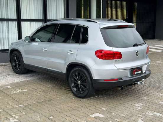 VOLKSWAGEN-TIGUAN-2012