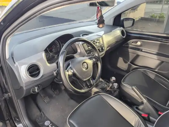VOLKSWAGEN-UP-2017