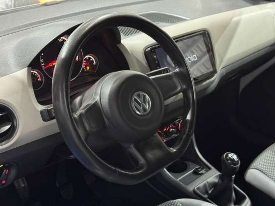 VOLKSWAGEN-UP-2015