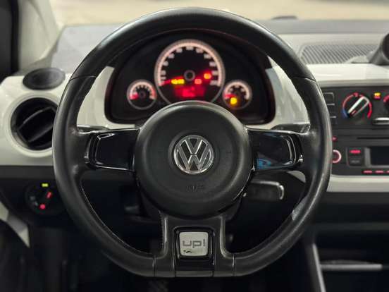 VOLKSWAGEN-UP-2016