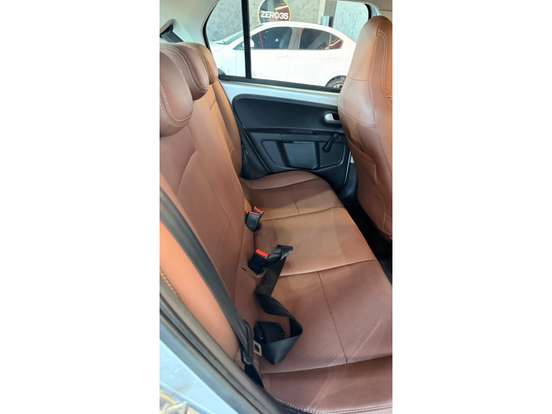 VOLKSWAGEN-UP-2016