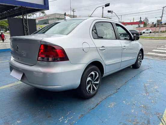 VOLKSWAGEN-VOYAGE-2011