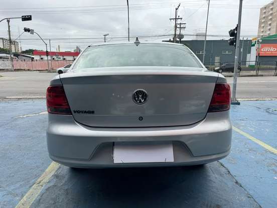 VOLKSWAGEN-VOYAGE-2011