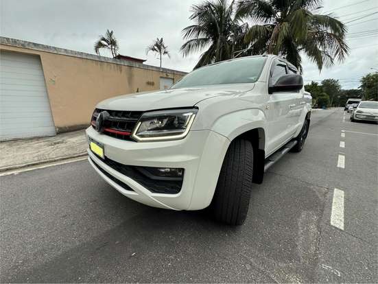 VOLKSWAGEN-AMAROK-2021