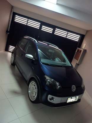 VOLKSWAGEN-CROSS UP-2016