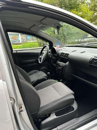 VOLKSWAGEN-FOX-2005