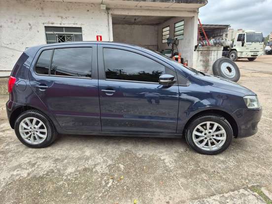 VOLKSWAGEN-FOX-2014