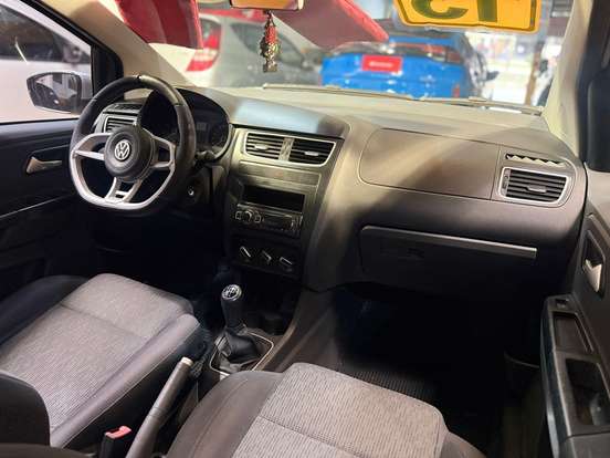 VOLKSWAGEN-FOX-2012