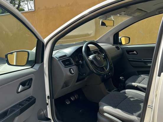 VOLKSWAGEN-FOX-1.6 MSI HIGHLINE 16V FLEX 4P MANUAL VOLKSWAGEN-FOX-2015