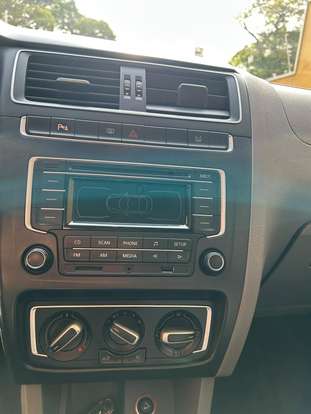 VOLKSWAGEN-FOX-2015