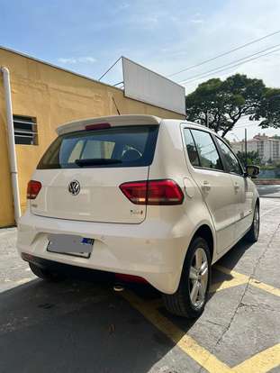 VOLKSWAGEN-FOX-2015