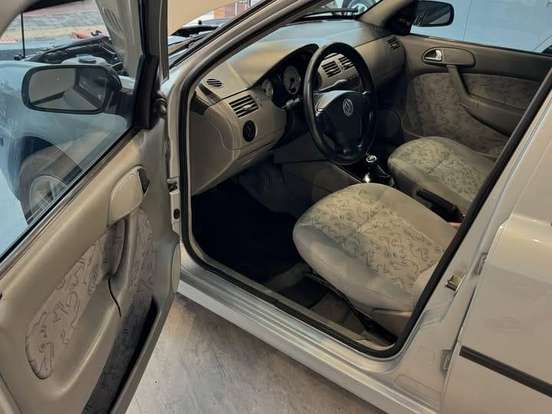 VOLKSWAGEN-GOL-2001