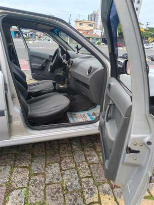 VOLKSWAGEN-GOL-2006