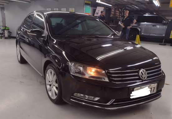 VOLKSWAGEN-PASSAT-2012