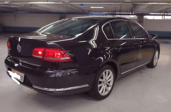 VOLKSWAGEN-PASSAT-2012